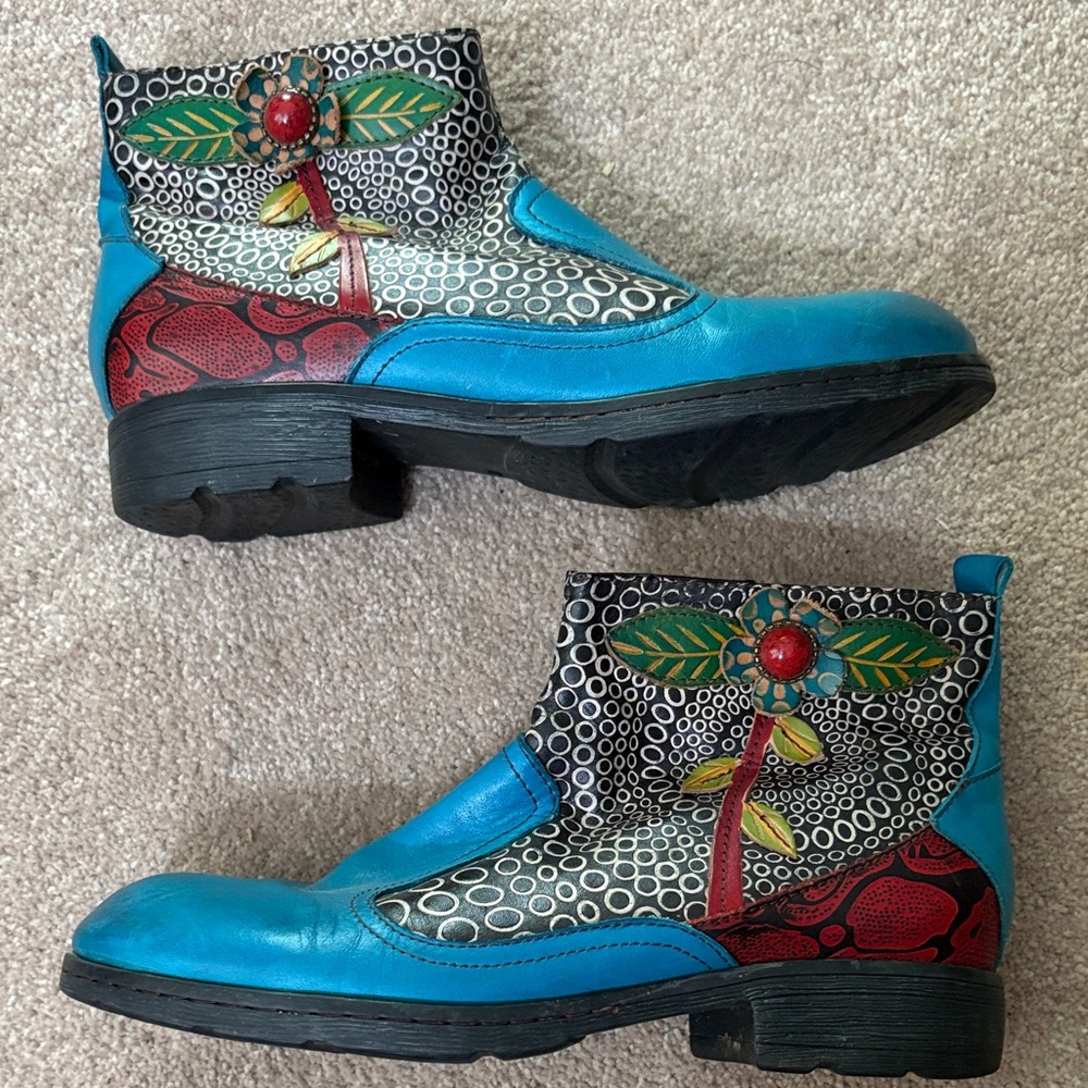 Size 9.5 Teal Floral Embroidered Women's Ankle Boots